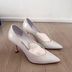 MANOLO BLAHNIK - Urgenzapla Pointy Toe Pump In White Leather  - US 8